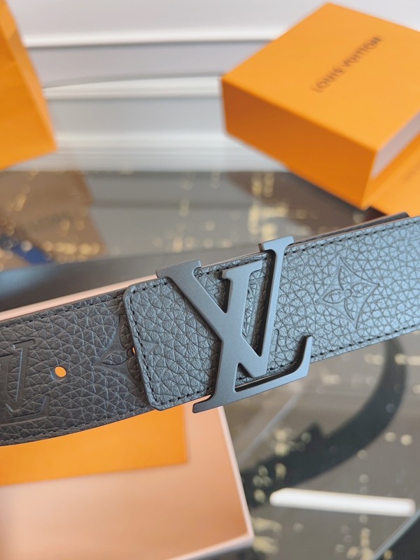 ルイヴィトンベルト背面デザイン